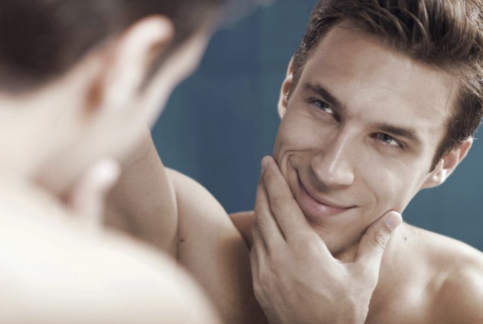 o-handsome-man-mirror-facebook-696×467